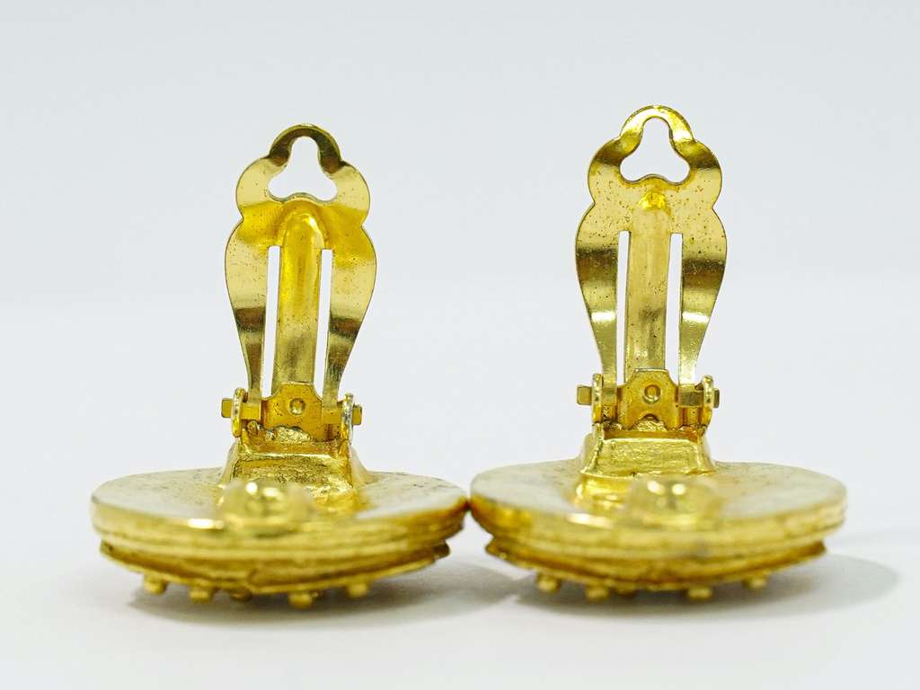 Chanel Vintage CC Round Clip-On Earrings Gold Good condition - Inside View