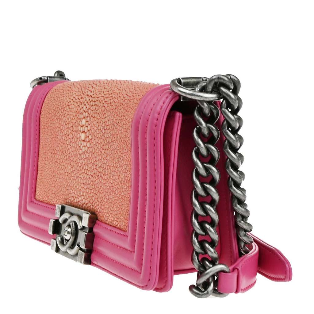 Chanel Boy Flap Bag Pink Leather Good condition - Back View