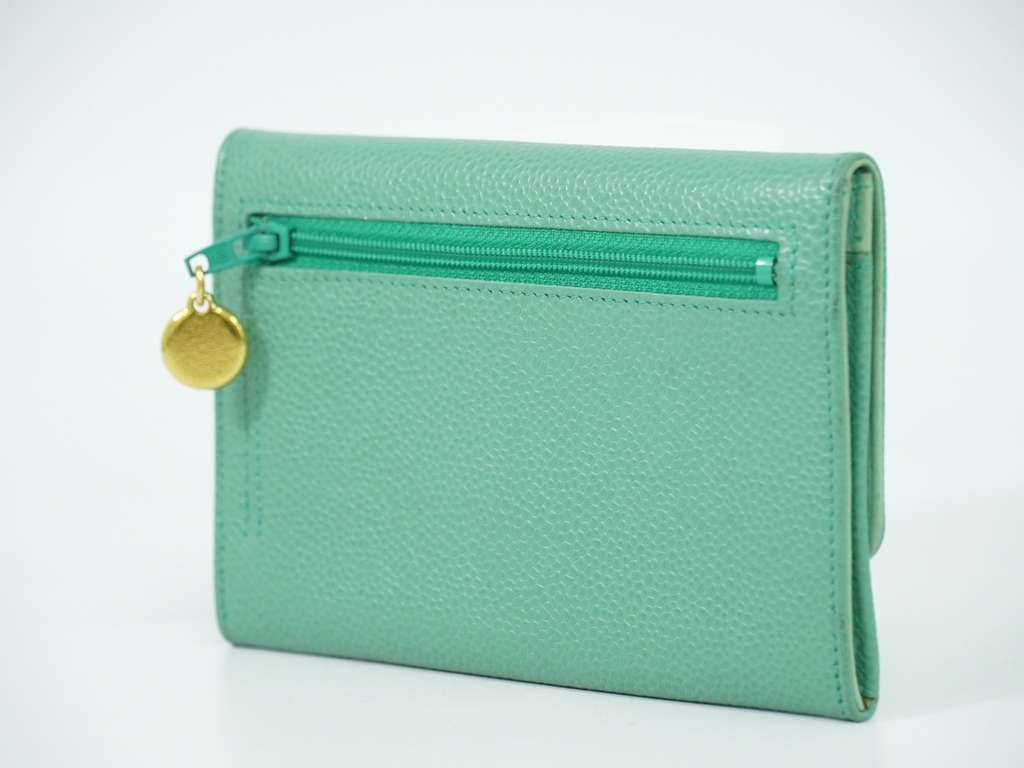 Chanel CC Compact Wallet Green Leather Good condition - Back View
