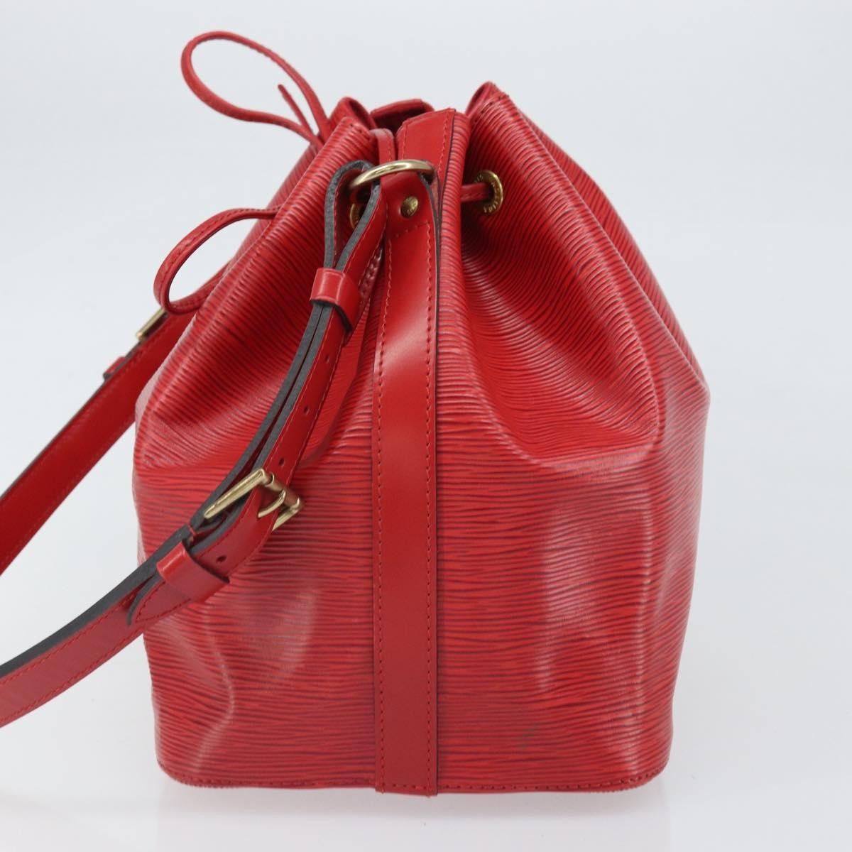 Louis Vuitton Noe Handbag Red Leather Good condition - Inside View