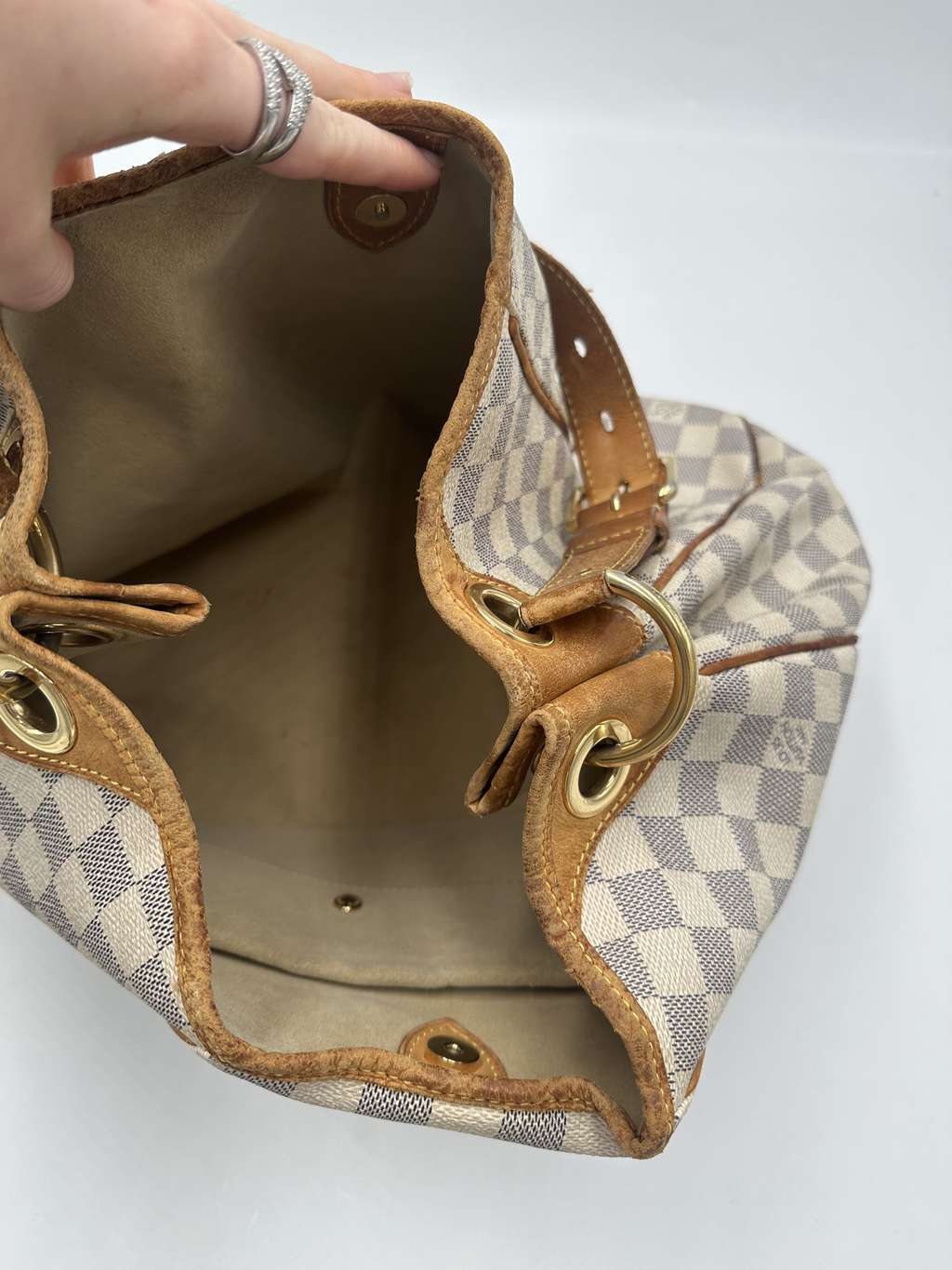 Louis Vuitton Galliera Handbag Brown Leather Good condition - Inside View