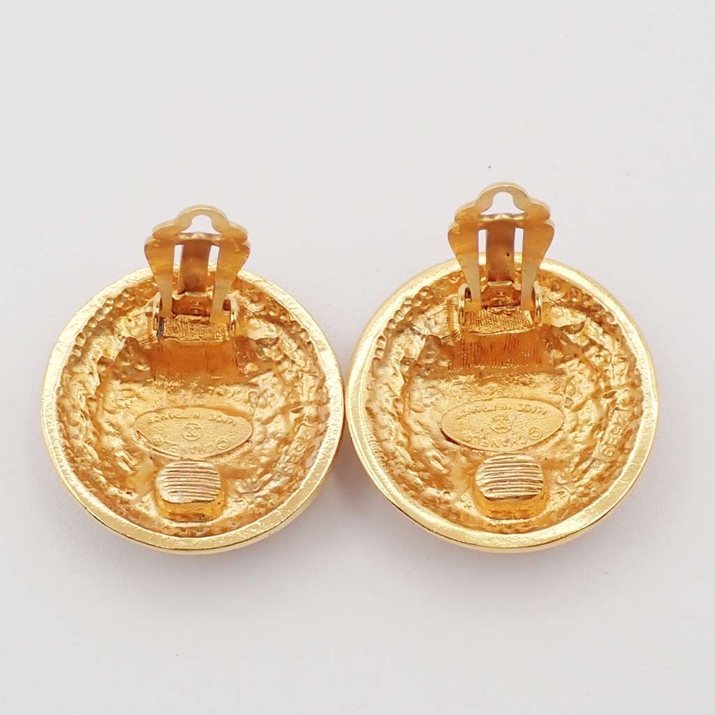 Chanel Vintage CC Crest Round Clip-On Earrings Gold Good condition - Inside View