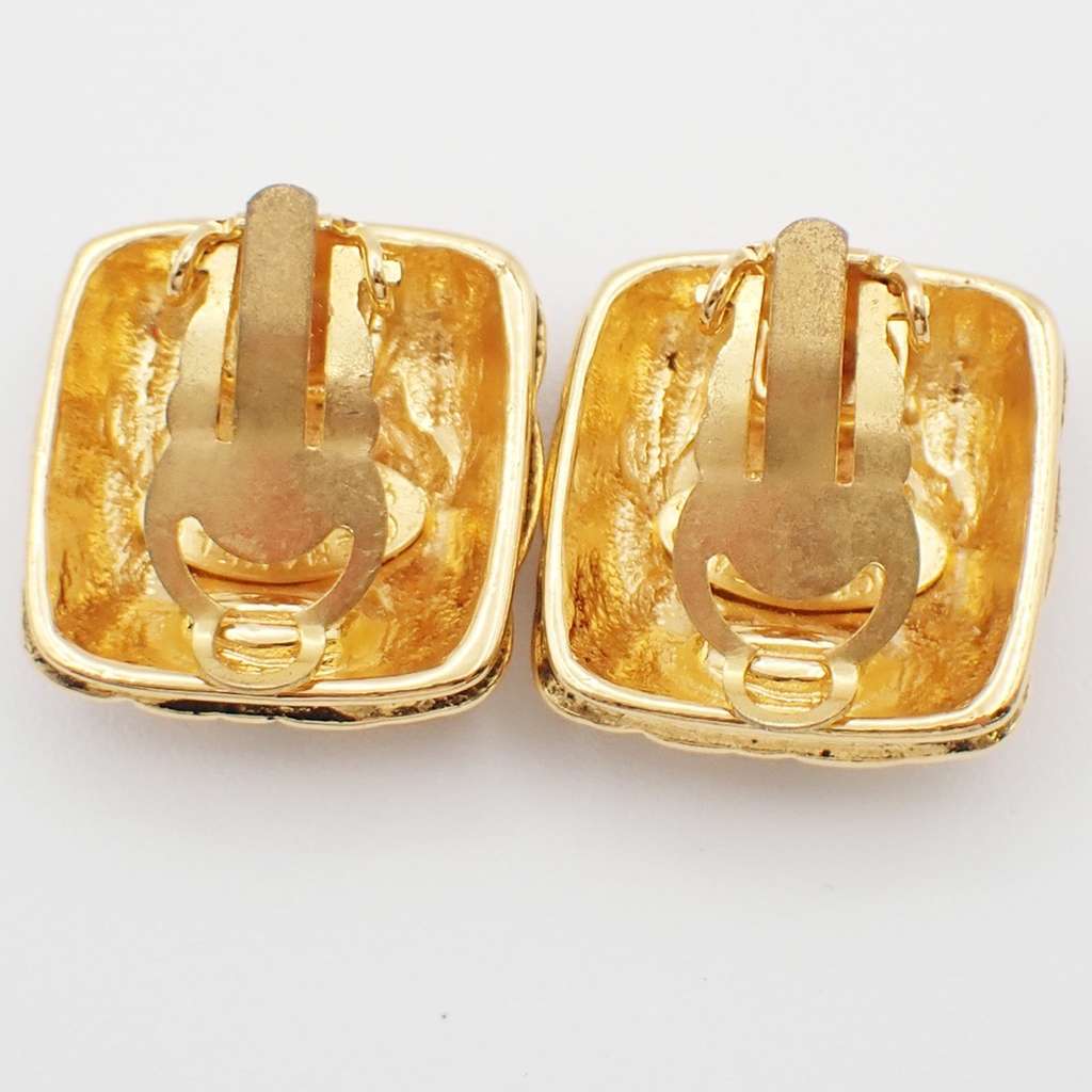 Chanel Square CC Symbols Clip-On Earrings Gold Good condition - Box View
