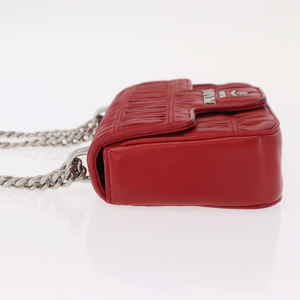 Prada Gaufre Chain Flap Shoulder Bag Red Leather Good condition - Model View