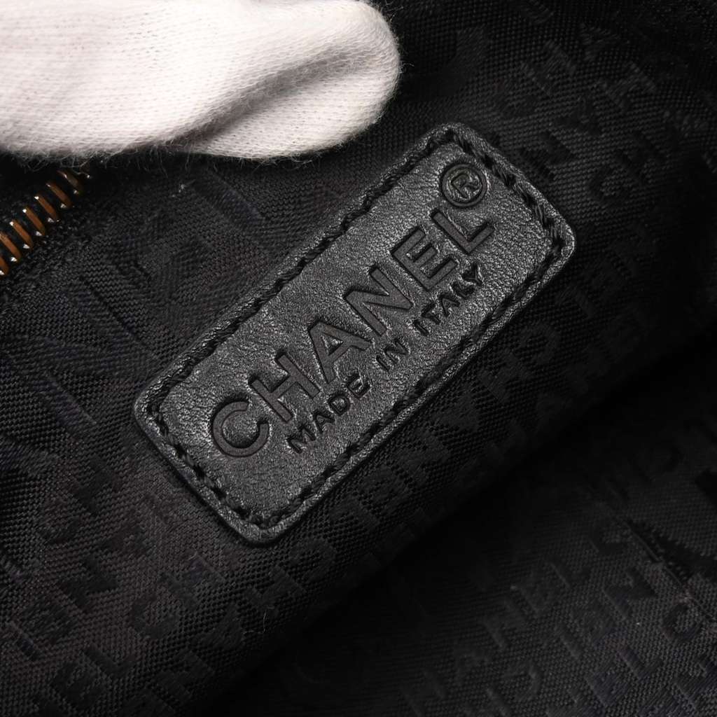 Chanel Square Stitch CC Boston Bag Black Leather Good condition - Model View