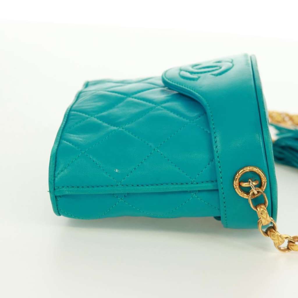 Chanel Vintage Tassel Box Bag Turquoise Leather Good condition - Model View