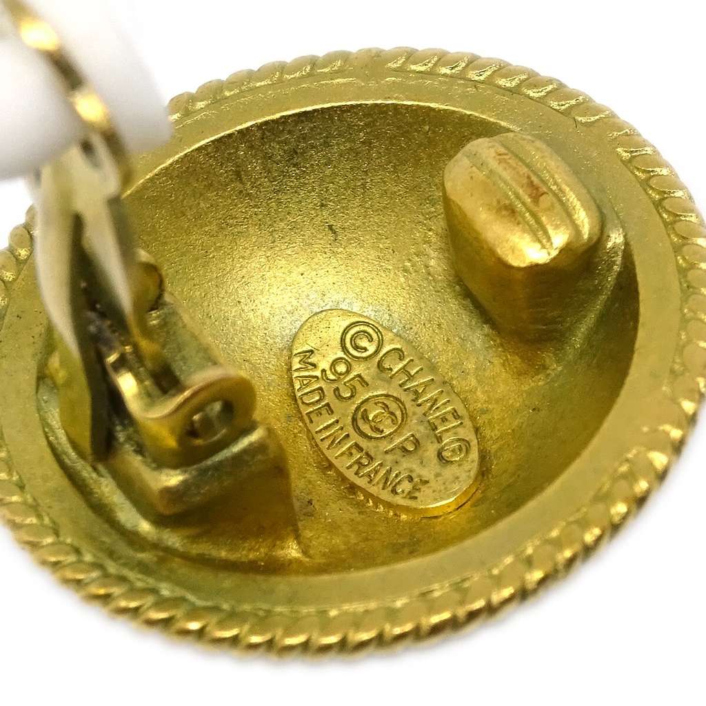 Chanel CC Round Earrings Gold Good condition - Model View