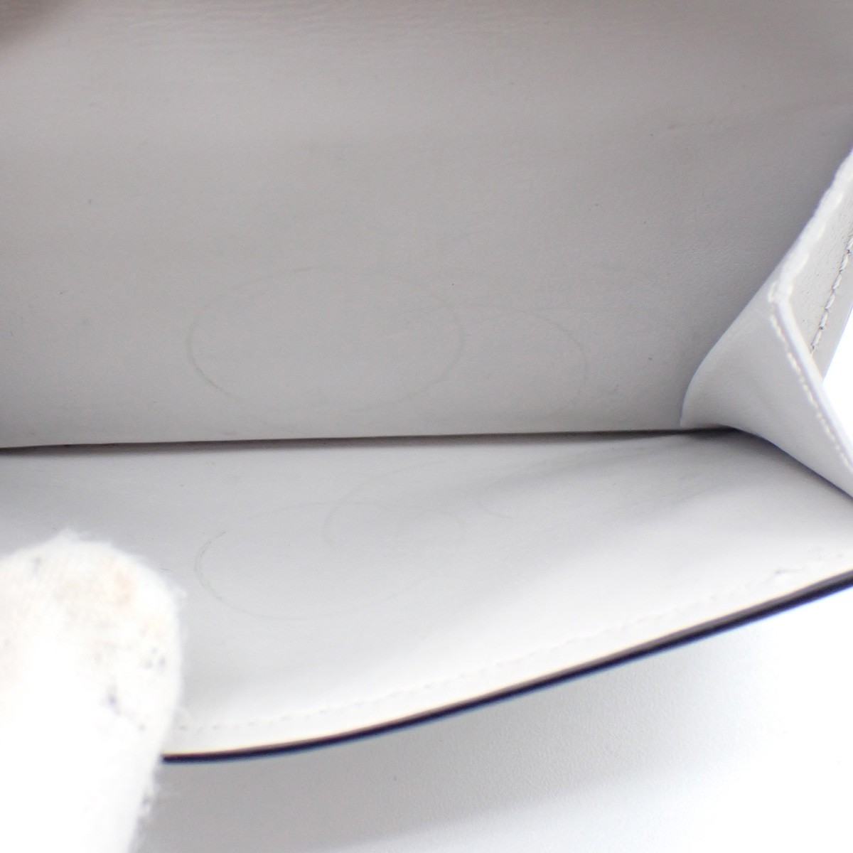 Louis Vuitton Discovery Wallet White Canvas Good condition - Box View