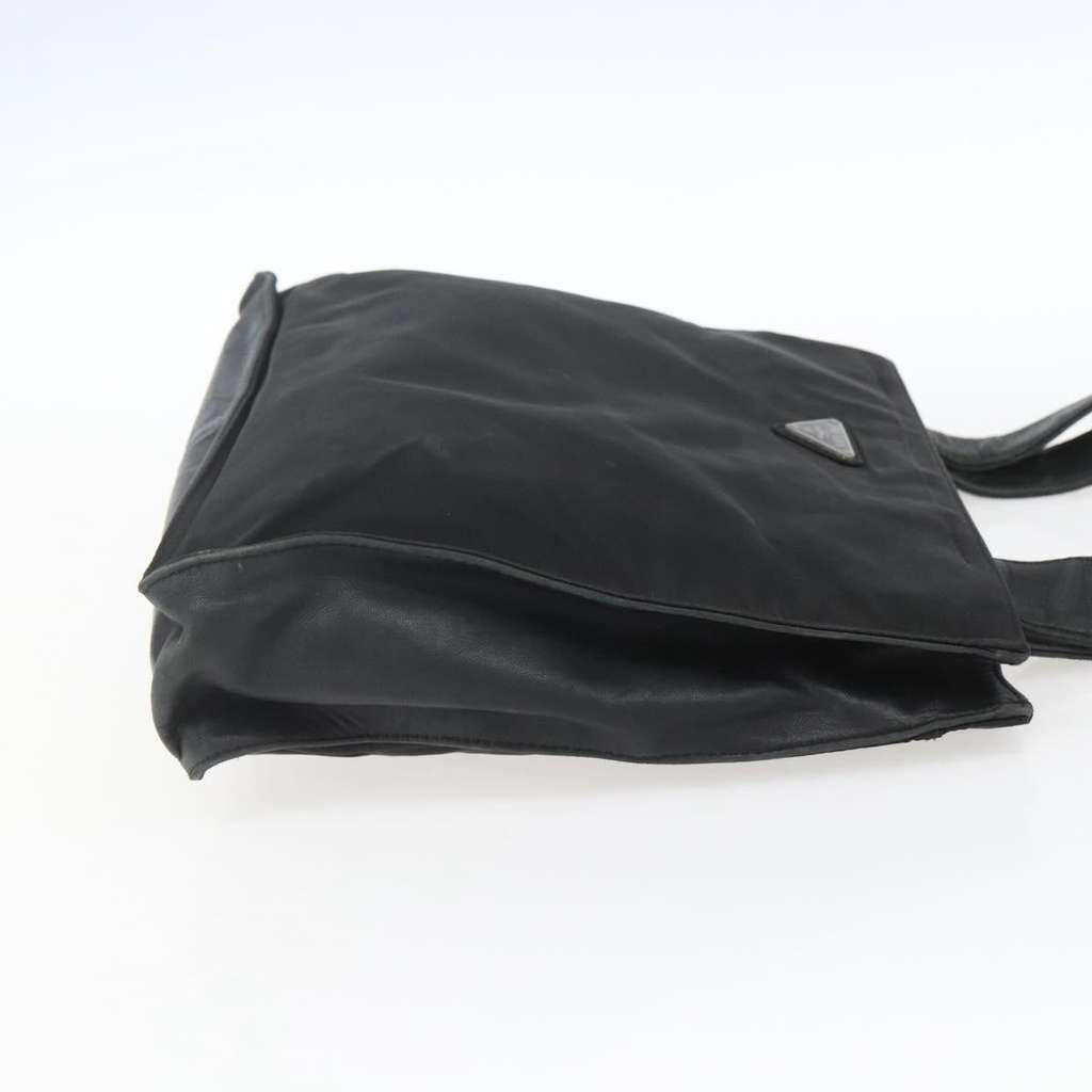 Prada Vintage Tote Black Fair condition - Model View