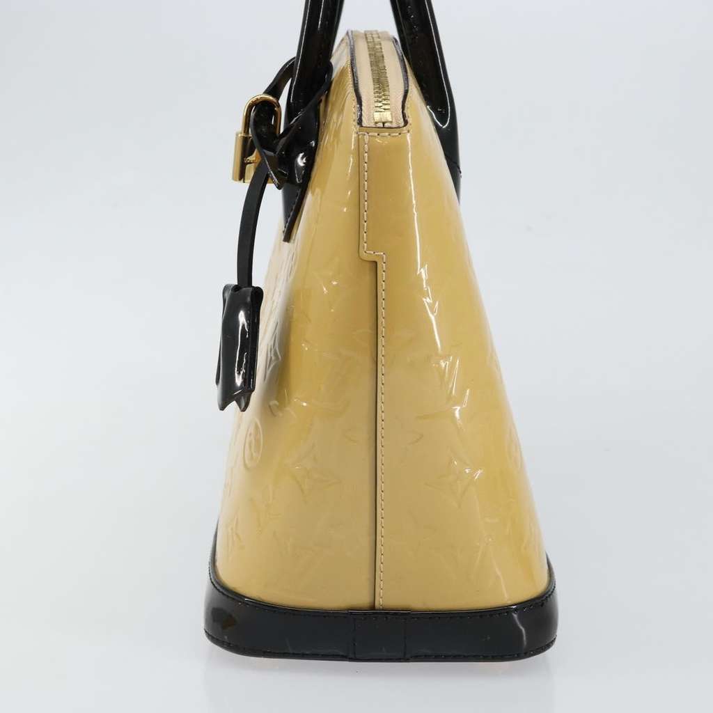 Louis Vuitton Lockit Handbag Beige Good condition - Model View