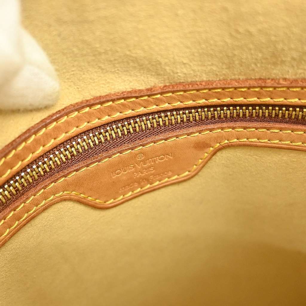 Louis Vuitton Looping Handbag Brown Canvas Fair condition - Model View