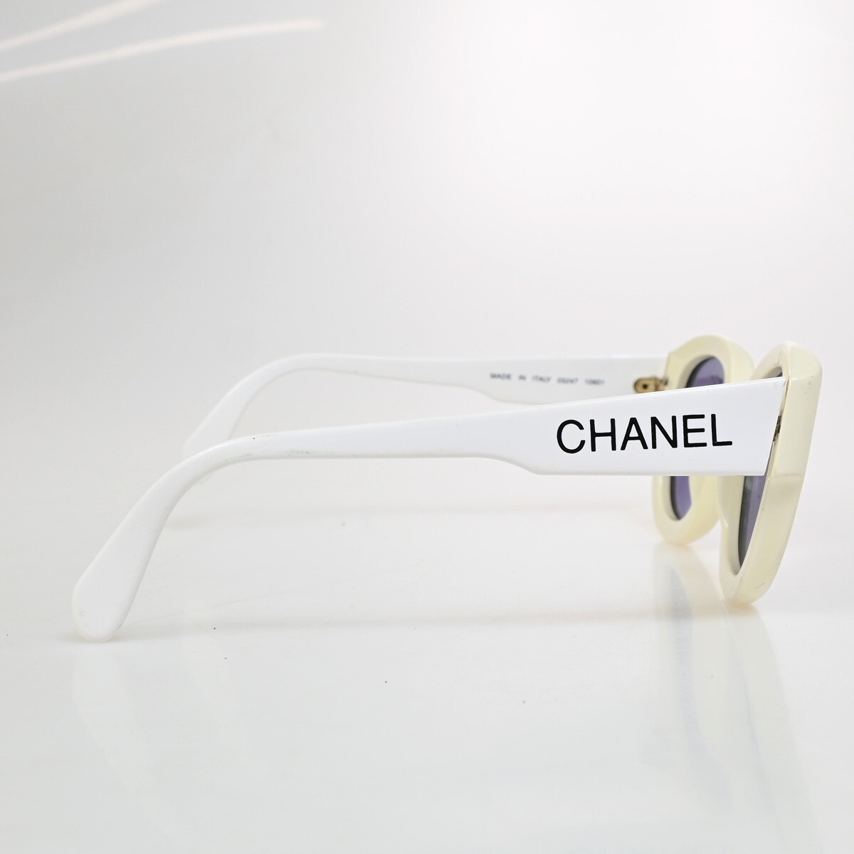 Chanel CHANEL Logo Sunglasses Eye Wear White Plastic Good condition - Model View