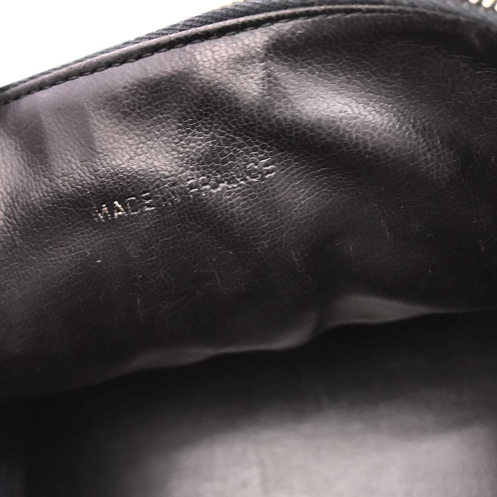 Chanel Vintage Timeless Cosmetic Case Black Leather Good condition - Model View
