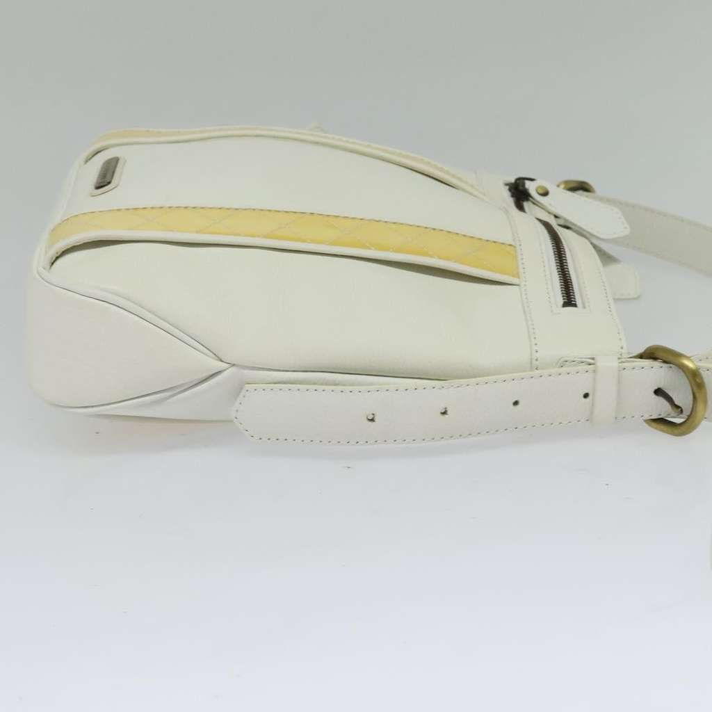 Burberry Shoulder Bag White Leather Good condition - Model View