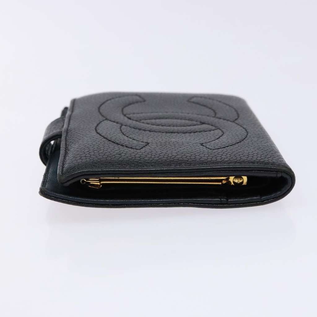 Chanel CC Bifold Wallet Black Leather Good condition - Model View