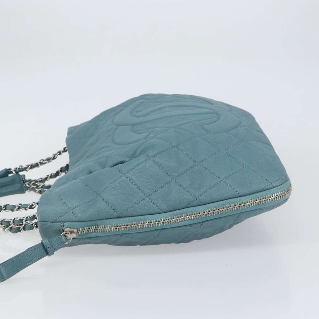 Chanel Timeless CC Expandable Tote Blue Leather Good condition - Model View