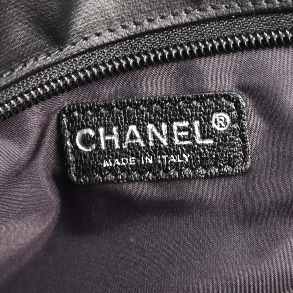 Chanel Biarritz Tote Black Leather Good condition - Model View