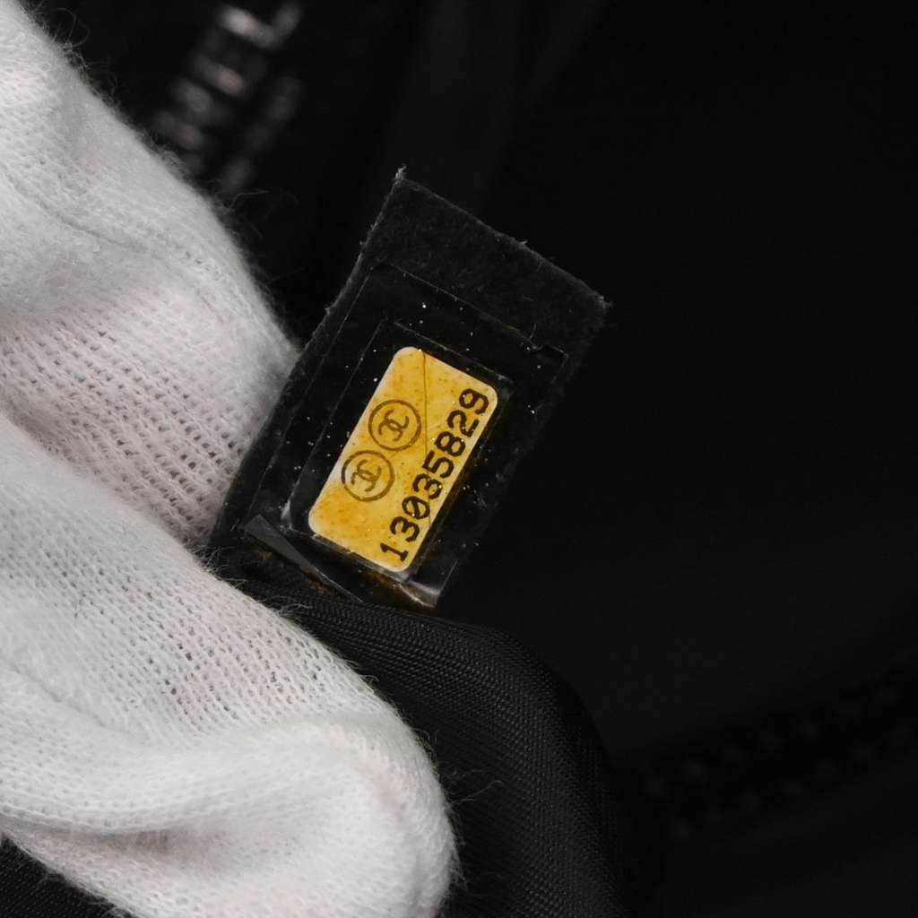 Chanel Biarritz Tote Black Leather Good condition - Box View