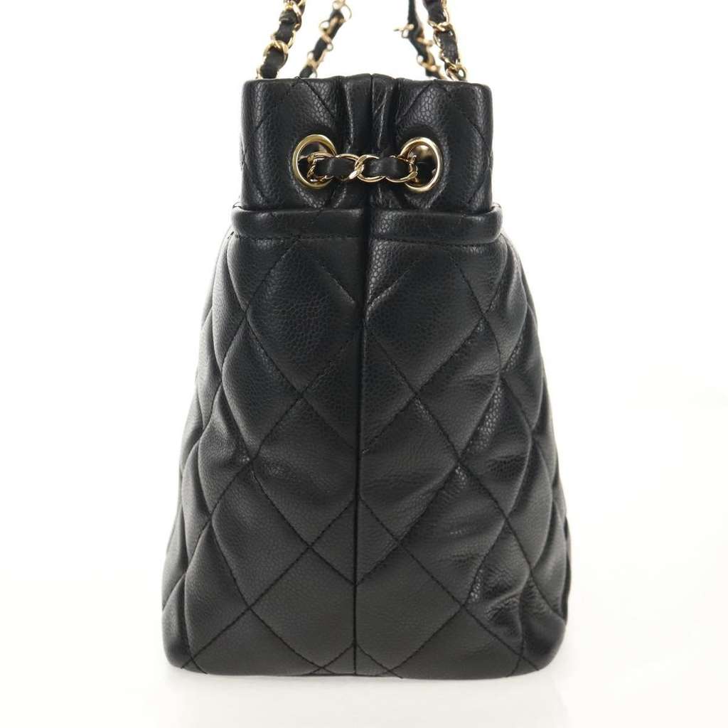 Chanel Timeless CC Soft Tote Black Leather Good condition - Model View