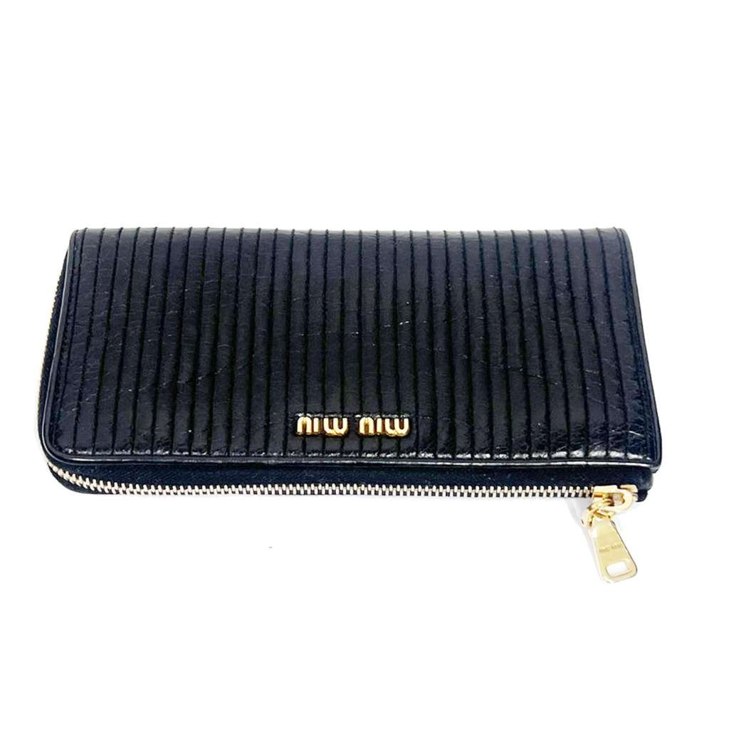 Miu Miu Matelasse Wallet Black Leather Good condition - Inside View