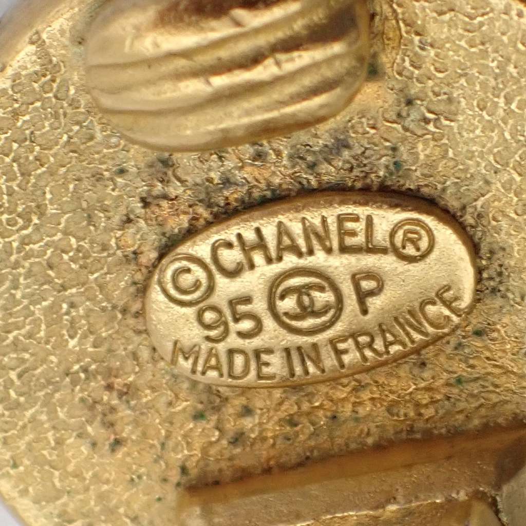 Chanel Vintage Round Clip-On Earrings Gold Good condition - Box View