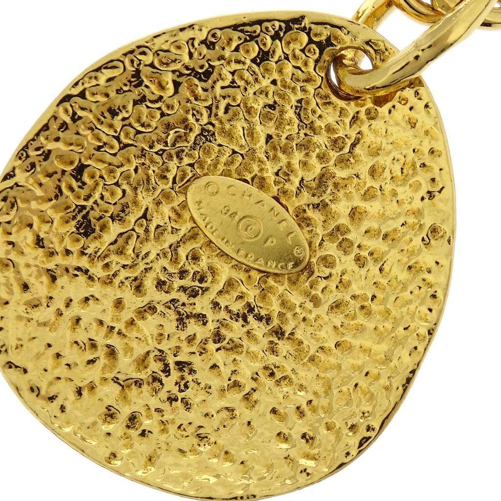 Chanel Vintage CC Quilted Teardrop Pendant Necklace Gold Good condition - Model View