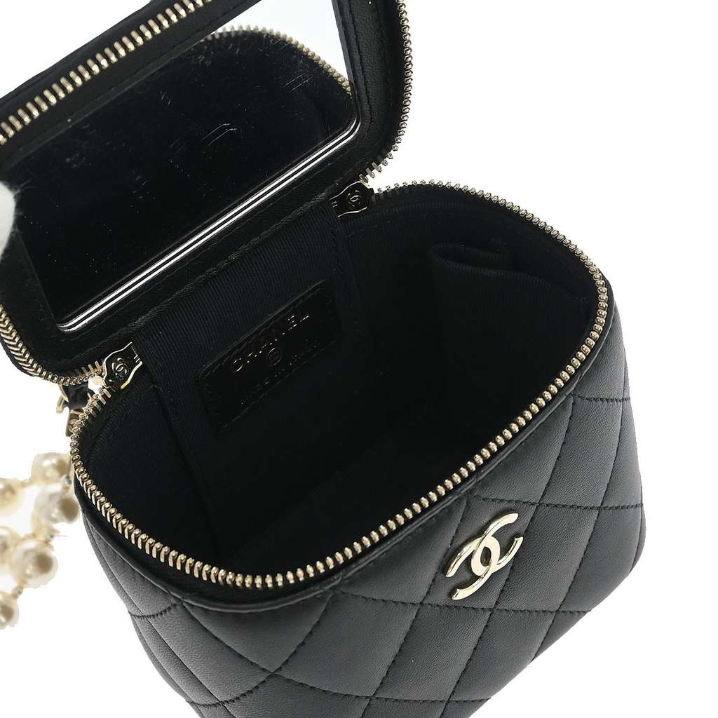 Chanel Vanity Case with Pearl Chain Black Leather Good condition - Inside View