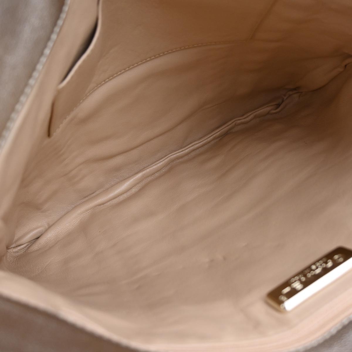 Chanel Luxe Ligne Zipped Tote Gold Leather Good condition - Inside View