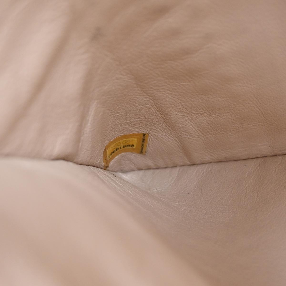 Chanel Luxe Ligne Zipped Tote Gold Leather Good condition - Box View