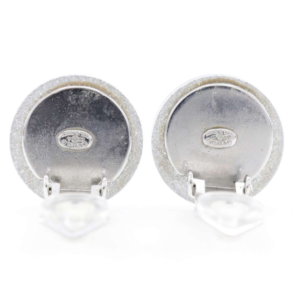 Chanel CC Round Clip-On Earrings Silver Plastic Good condition - Model View