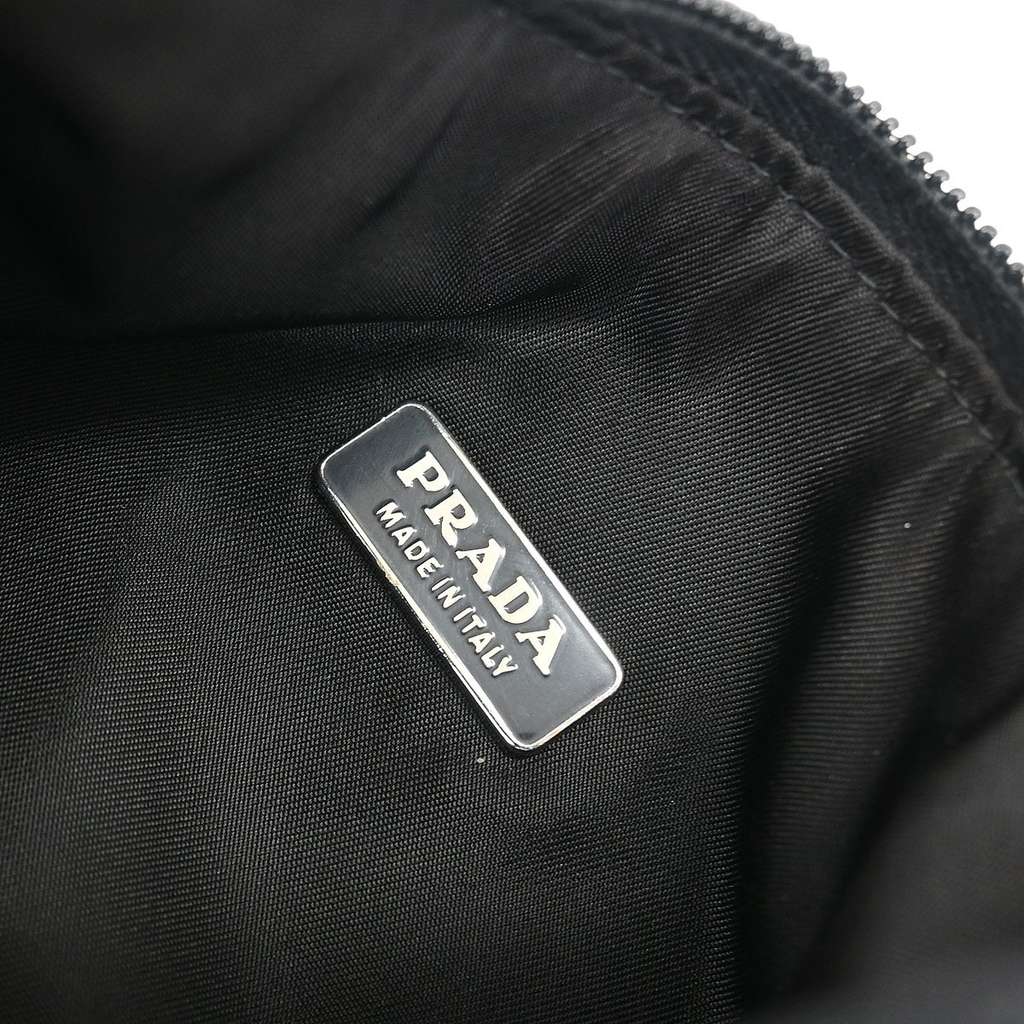 Prada Hobo Black Good condition - Model View