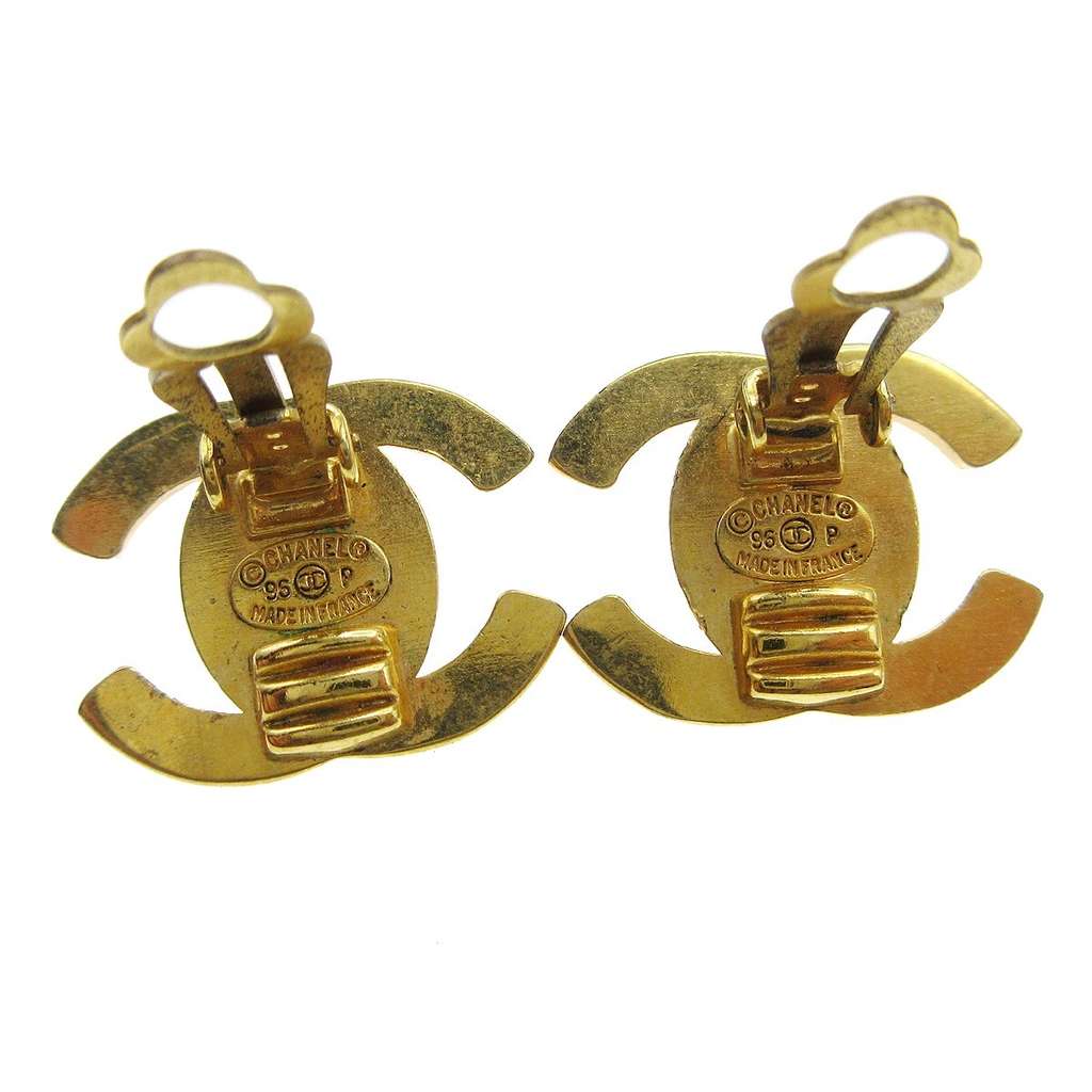 Chanel CC Turnlock Clip-On Earrings Gold Good condition - Box View