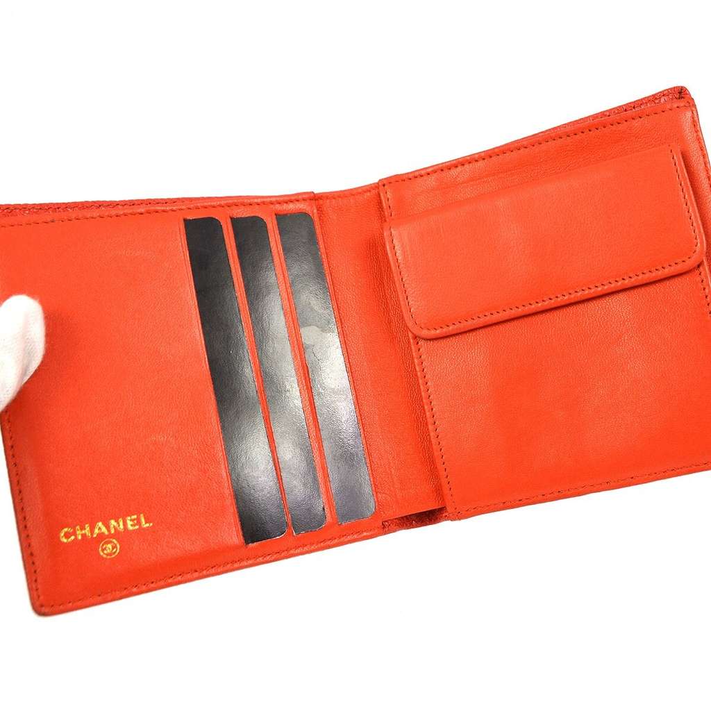 Chanel Vintage Timeless CC Bifold Wallet Red Leather Good condition - Model View