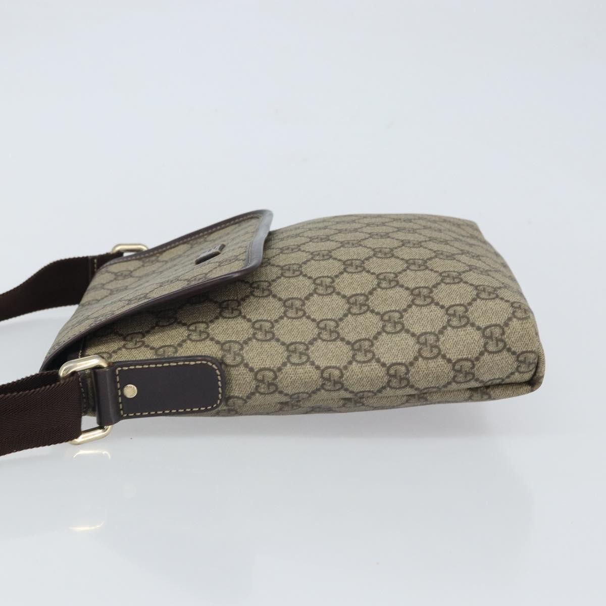 Gucci Flap Messenger Beige Good condition - Model View