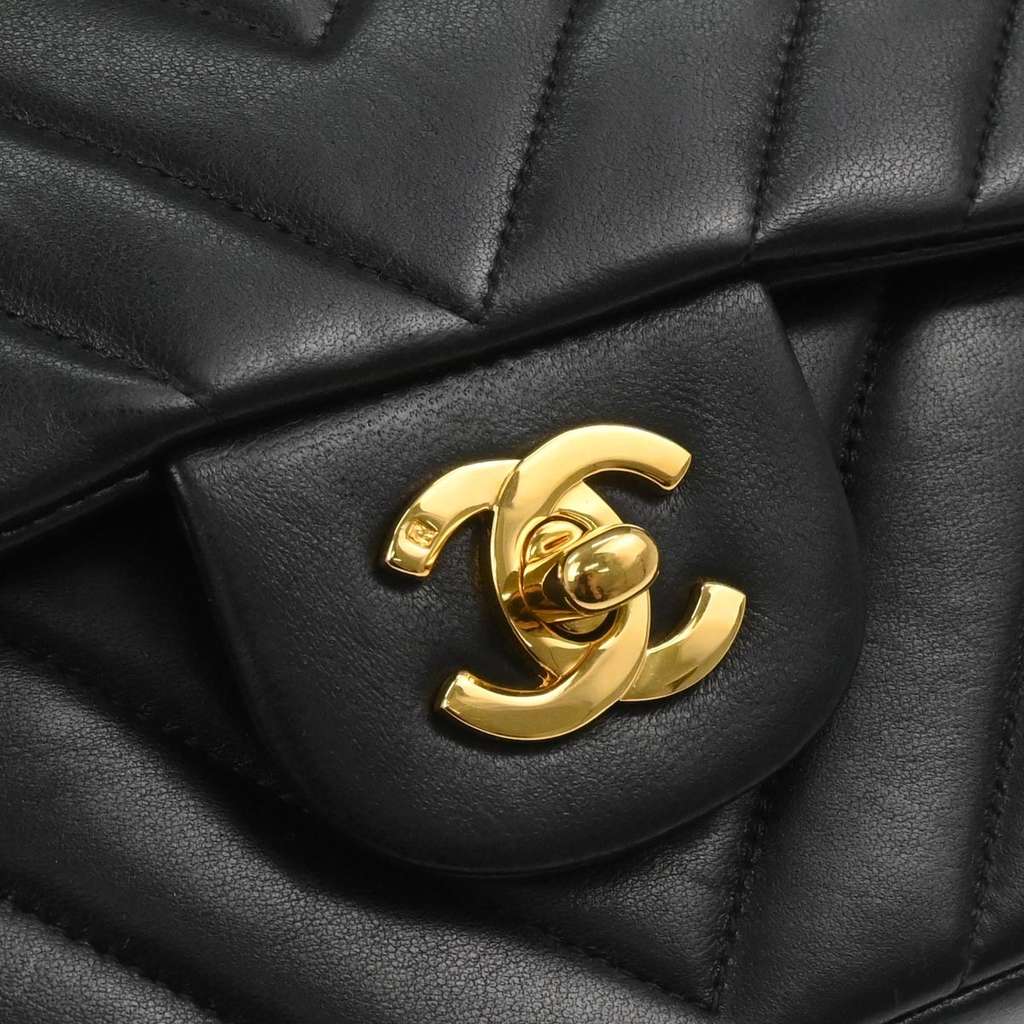 Chanel Timeless - Classic Double Flap Bag Black Leather Good condition - Box View