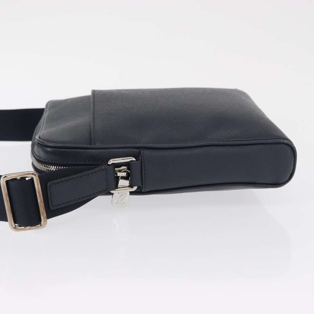 Louis Vuitton Alex Messenger Bag Navy Leather Good condition - Model View