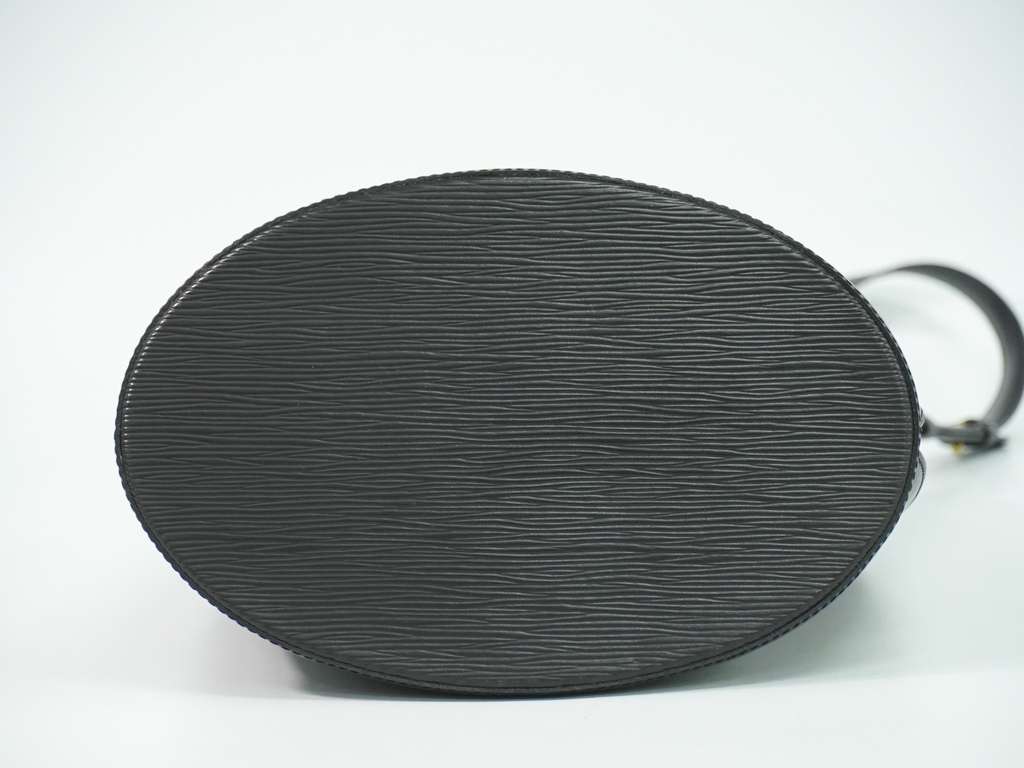 Louis Vuitton Cluny Shoulder Bag Black Leather Good condition - Inside View