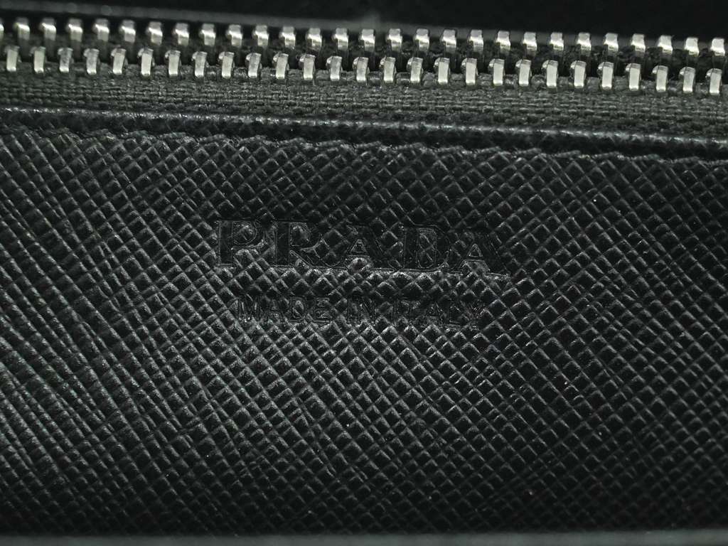 Prada Saffiano Wallet Black Leather Good condition - Box View