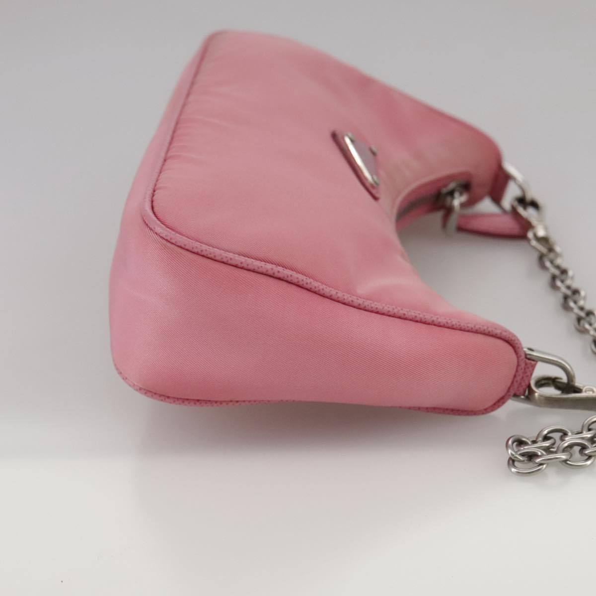 Prada Re-Edition Shoulder Bag Pink Good condition - Model View