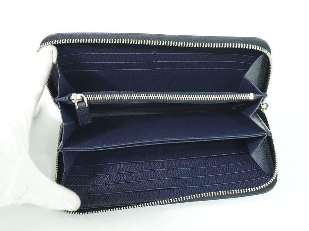 Prada Saffiano Wallet Navy Leather Good condition - Model View