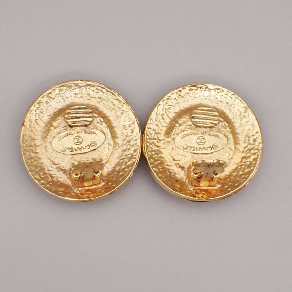 Chanel Vintage Round Clip-On Earrings Gold Good condition - Back View