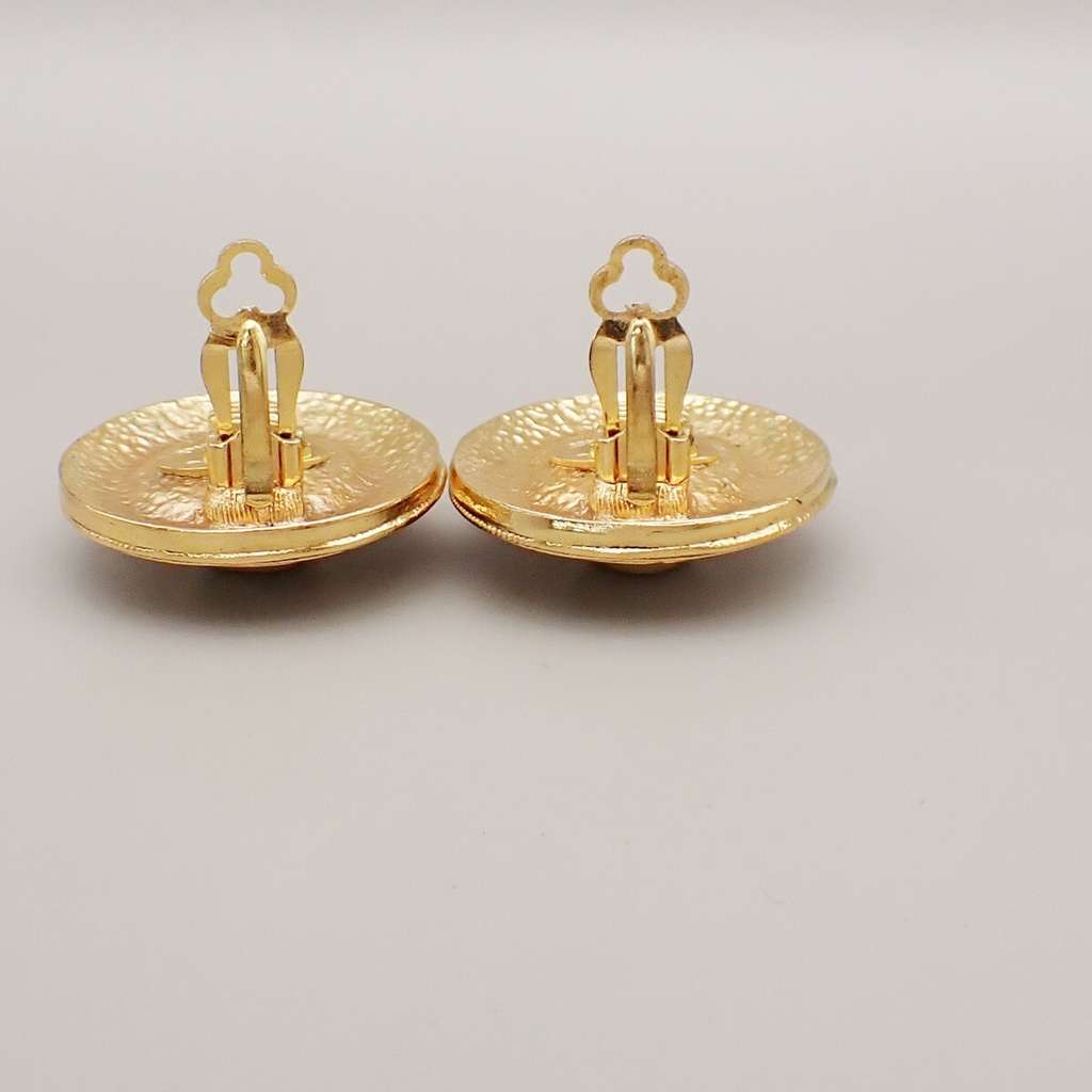 Chanel Vintage Round Clip-On Earrings Gold Good condition - Inside View
