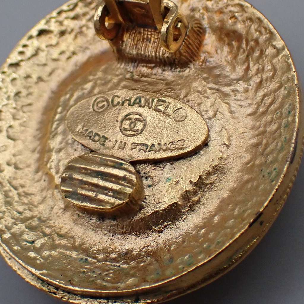 Chanel Vintage Round Clip-On Earrings Gold Good condition - Box View