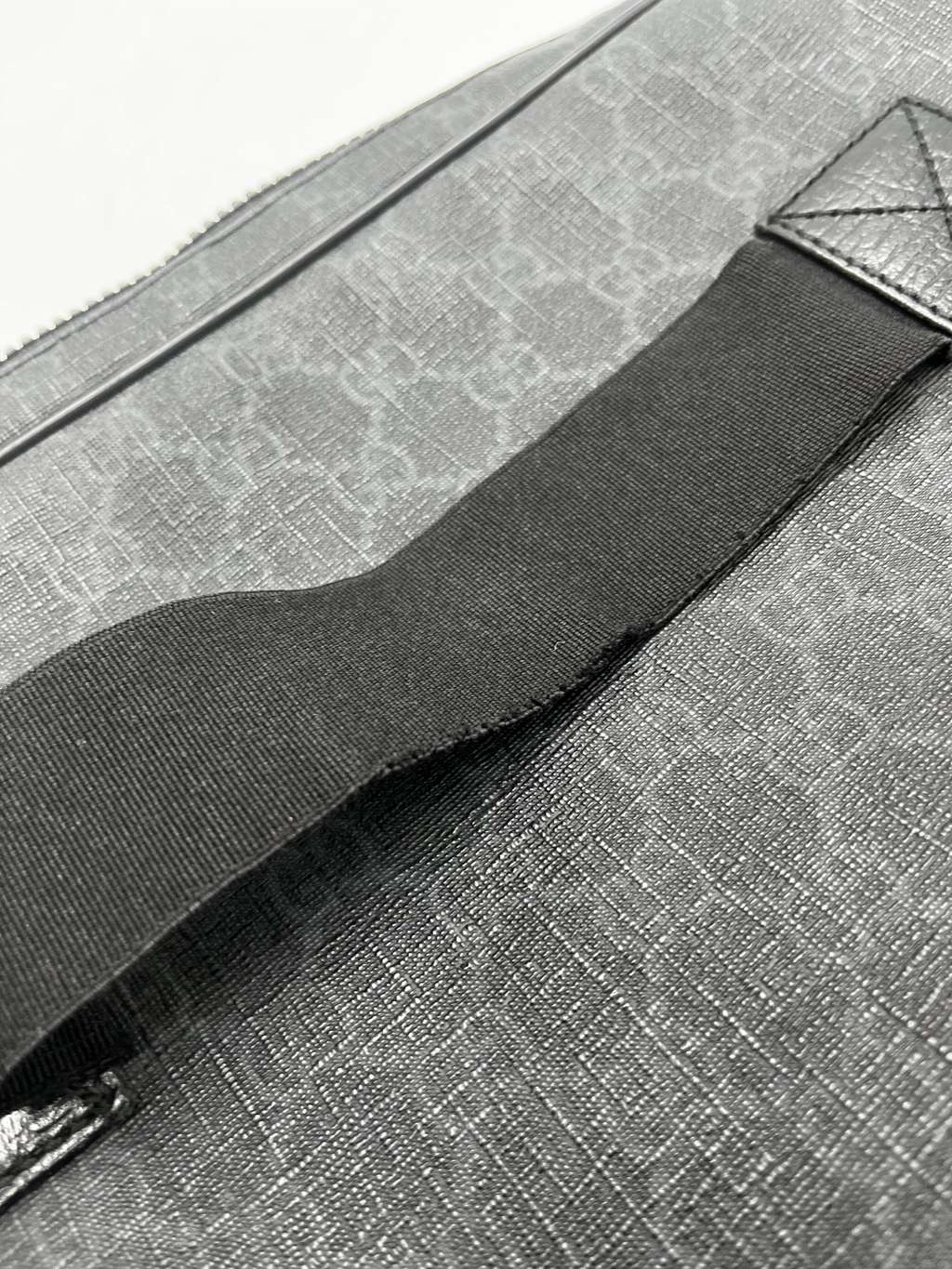 Gucci GG Supreme Shoulder Bag Black Leather Good condition - Box View