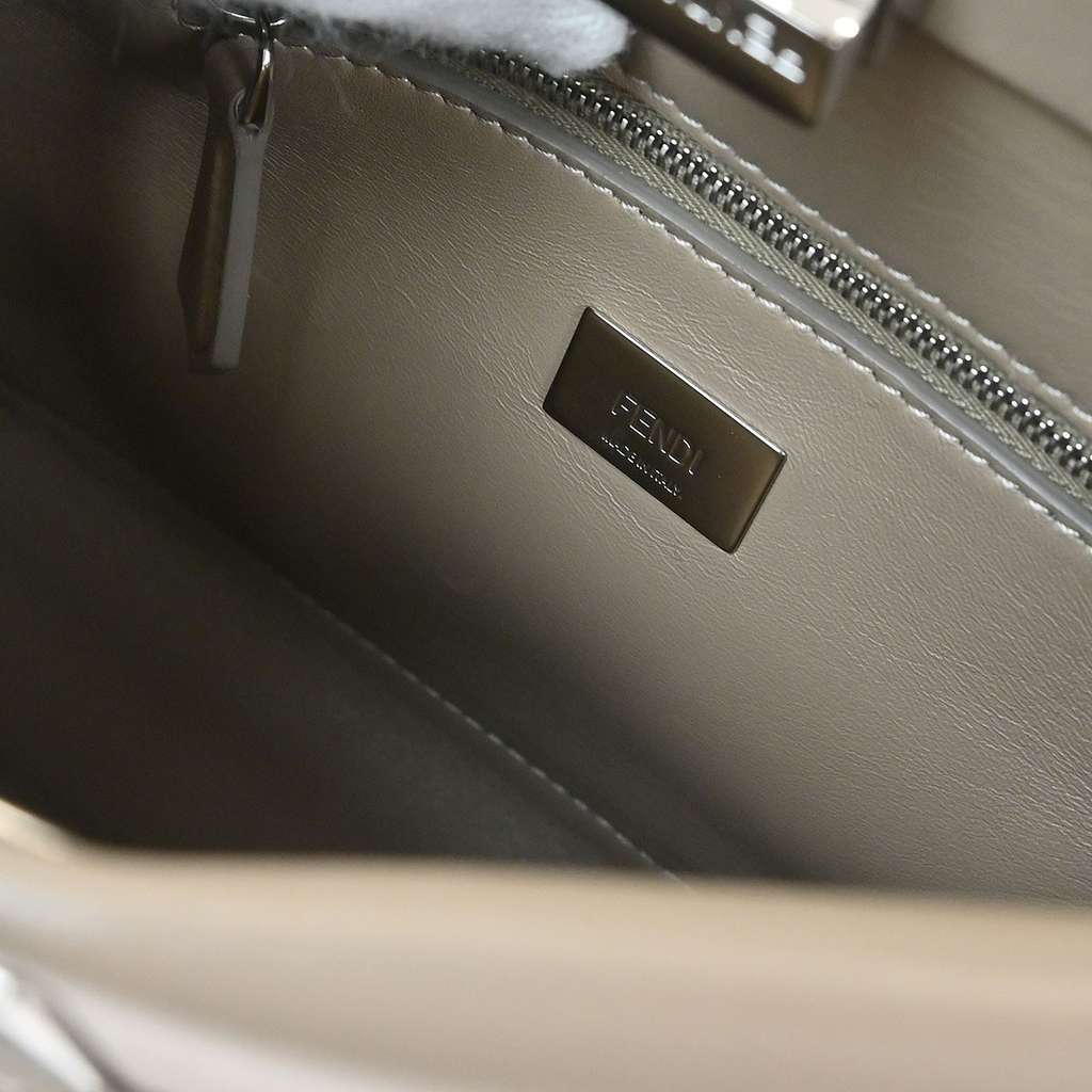 Fendi Peekaboo Bag Other Leather Good condition - Model View