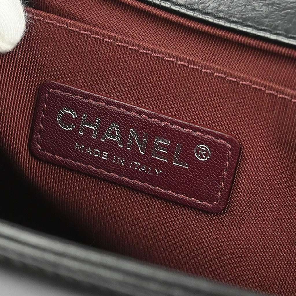 Chanel Chained Boy Flap Bag Black Leather Good condition - Model View