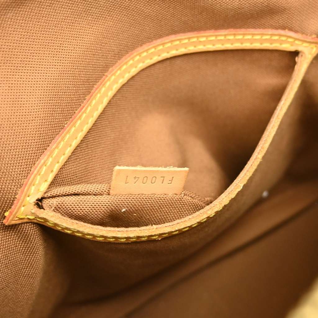 Louis Vuitton Alma Handbag Brown Canvas Fair condition - Model View