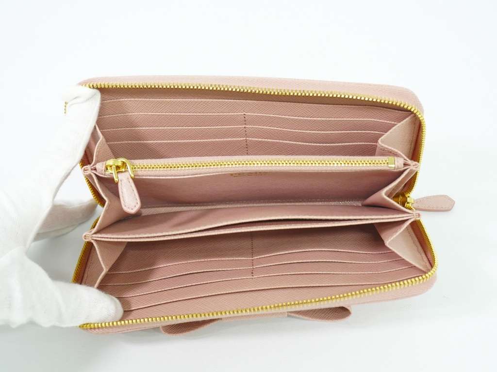 Prada Bow Zip Around Wallet Pink Leather Very good condition - Inside View