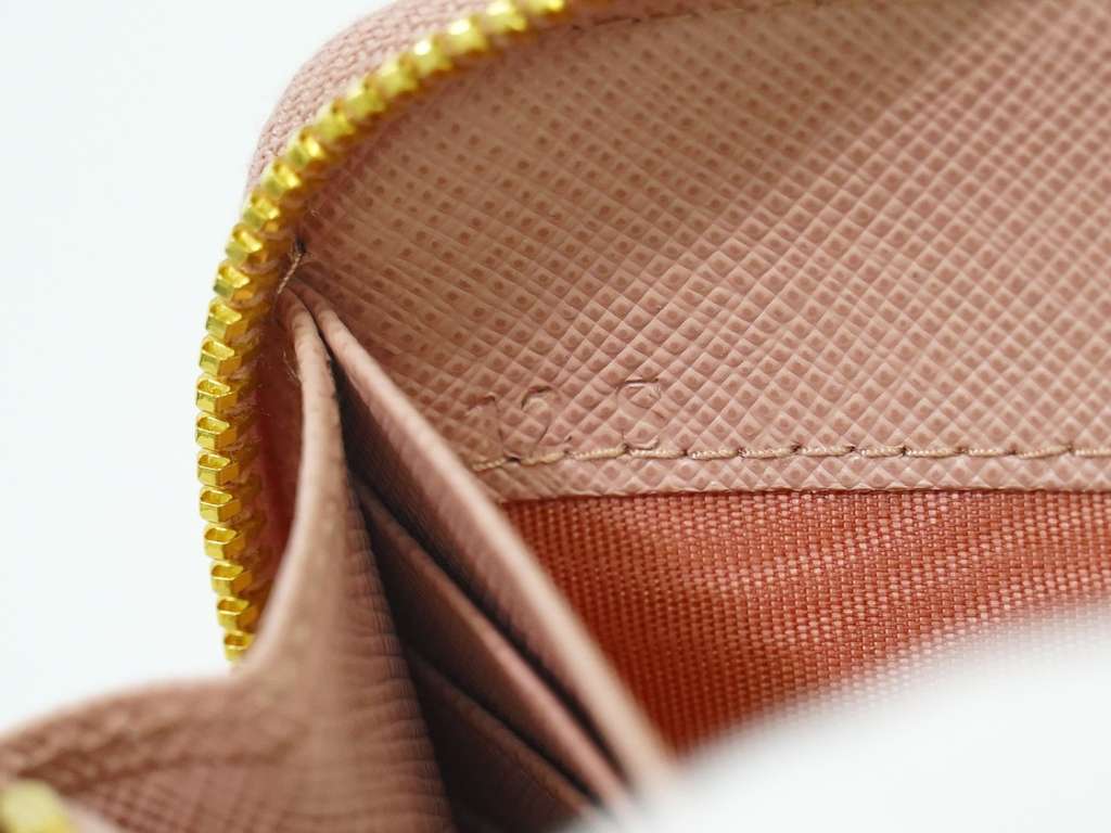 Prada Bow Zip Around Wallet Pink Leather Very good condition - Box View