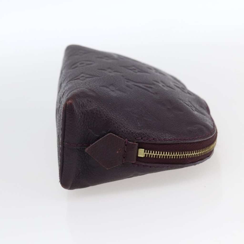 Louis Vuitton Cosmetic Pouch Burgundy Leather Good condition - Model View